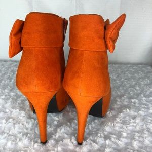 Delicacy Suede Ankle Boots (NWOT) Size 10